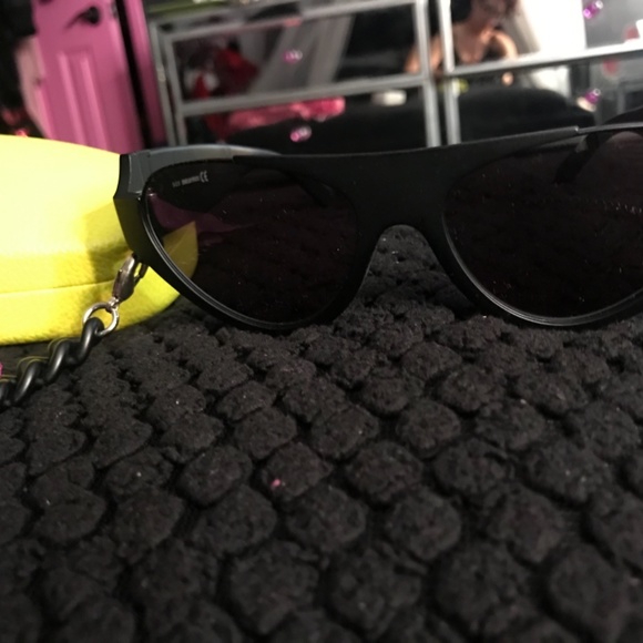 Amazing sunglasses with hanging chain , case cloth included